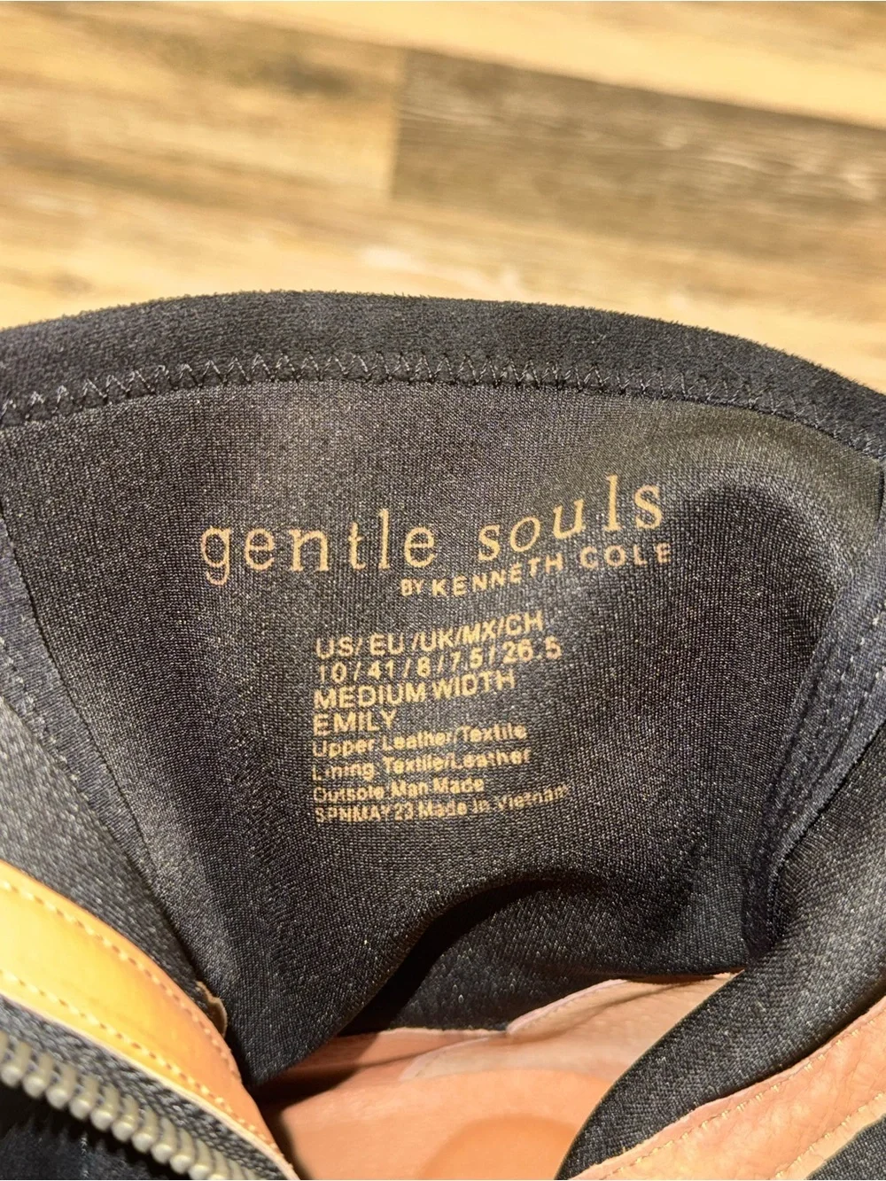 Kenneth Cole GENTLE SOULS - EMILY suede side zip boot